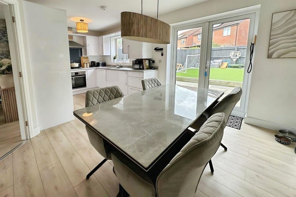 Property photo 2 of 14 5