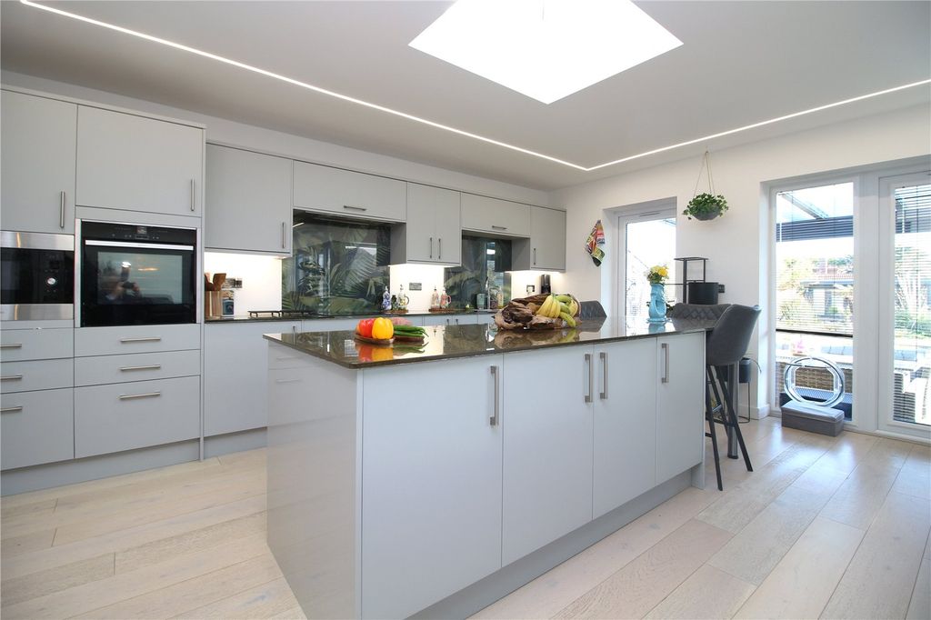 Property photo 3 of 21 Picture No. 33