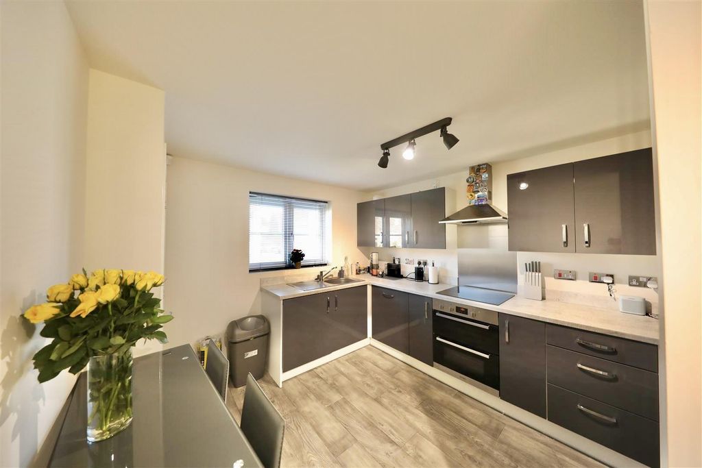 Property photo 2 of 17 Kitchen Diner