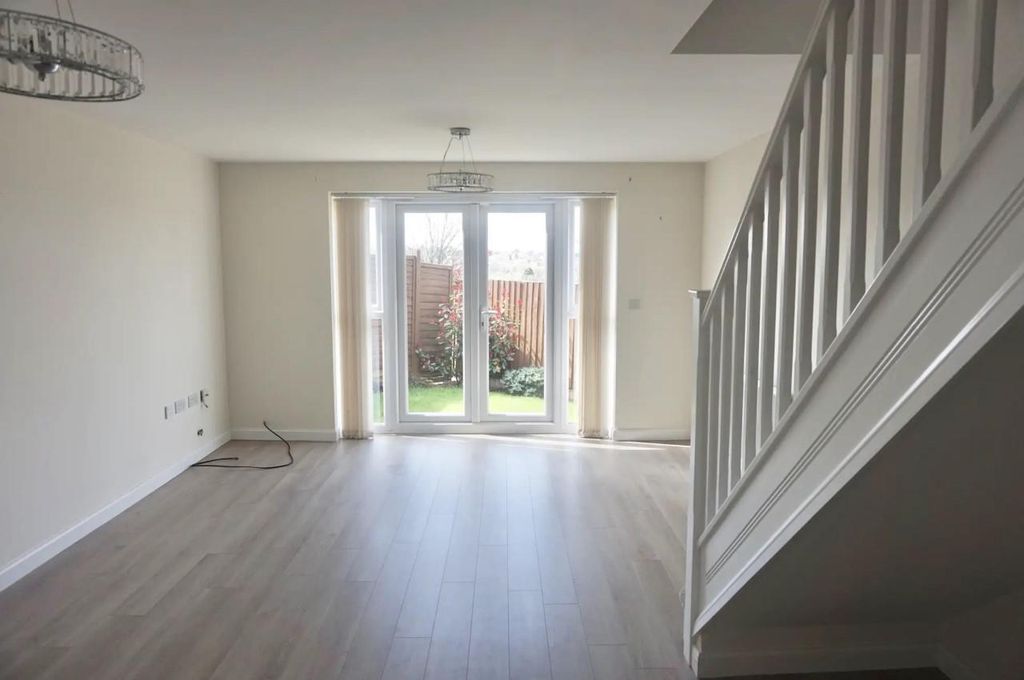 Property photo 2 of 9 73 2.Jpg