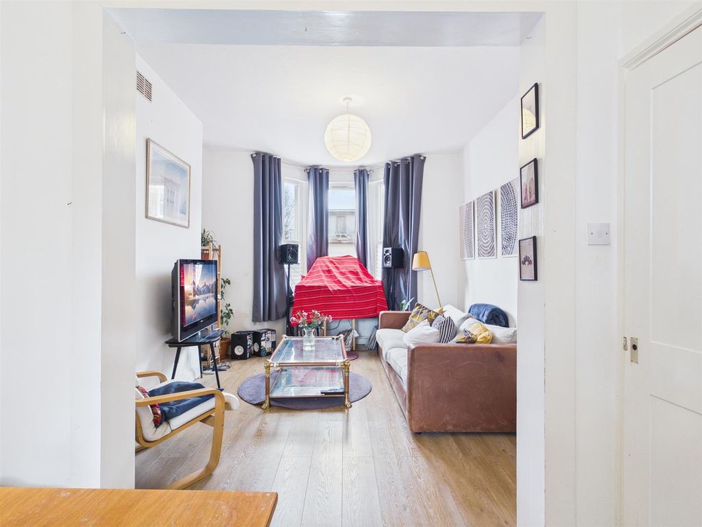 Property photo 3 of 16 Cam01358G0-Pr0216-Still007.Jpg