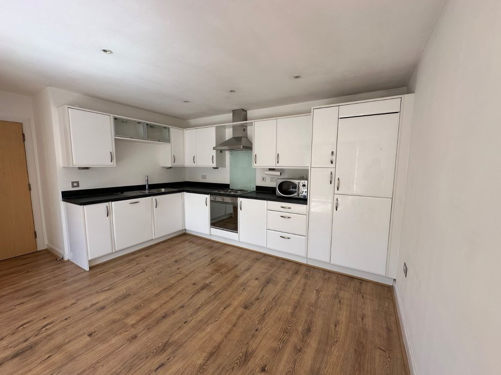Property photo 3 of 8 Kitchen