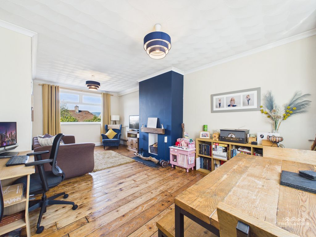 Property photo 3 of 18 Living Room Diner 2