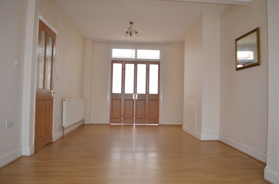 Property photo 1 of 8 Three Bedroom House
