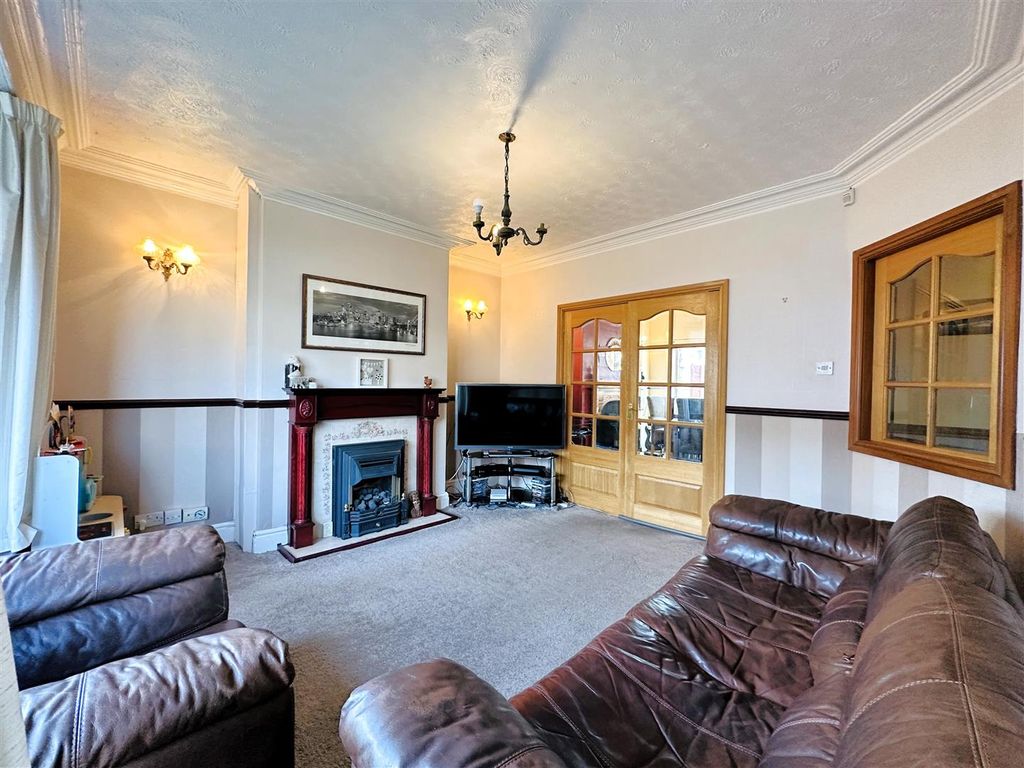 Property photo 3 of 17 Lounge2.Jpg