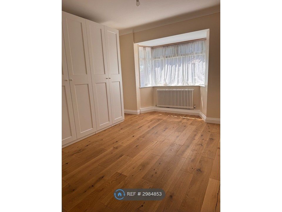 Property photo 3 of 10 Bedroom1