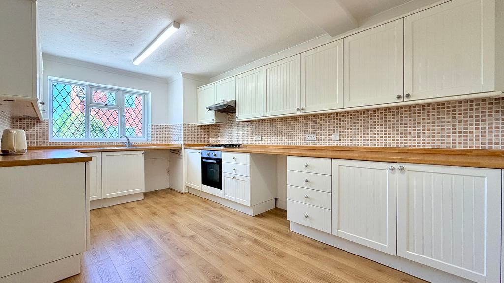 Property photo 3 of 15 Kitchen