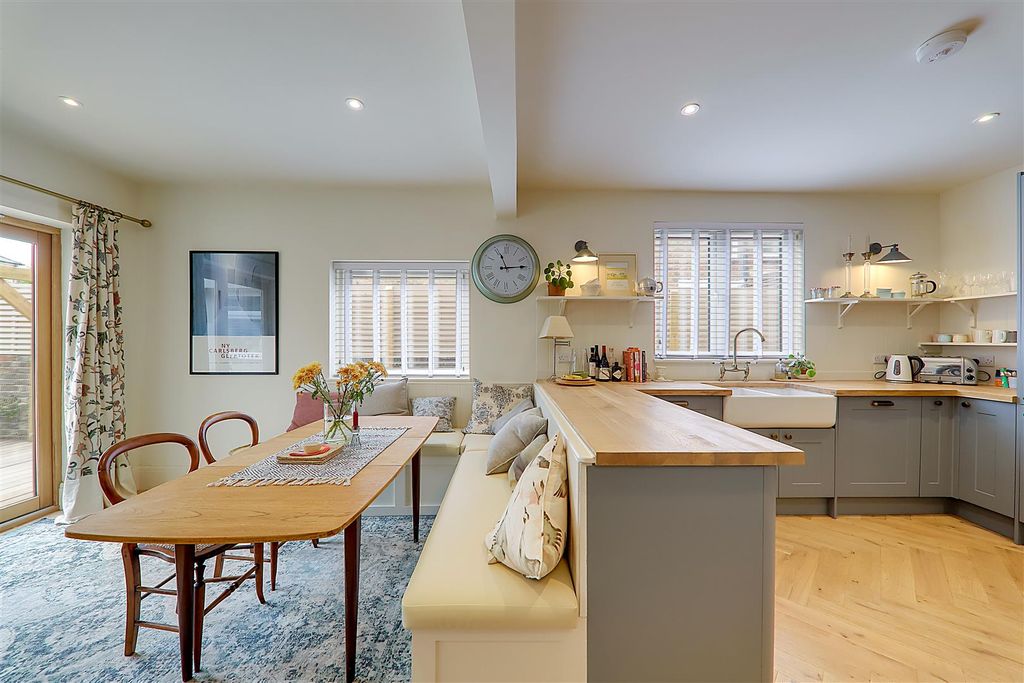 Property photo 3 of 25 Img_4335-Img_4337.Jpg