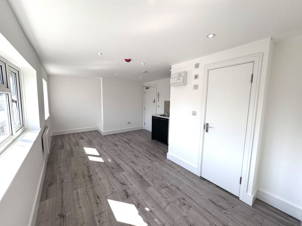 Property photo 1 of 3