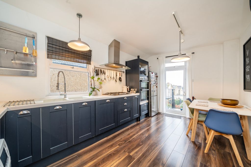 Property photo 3 of 5 Picture No. 05