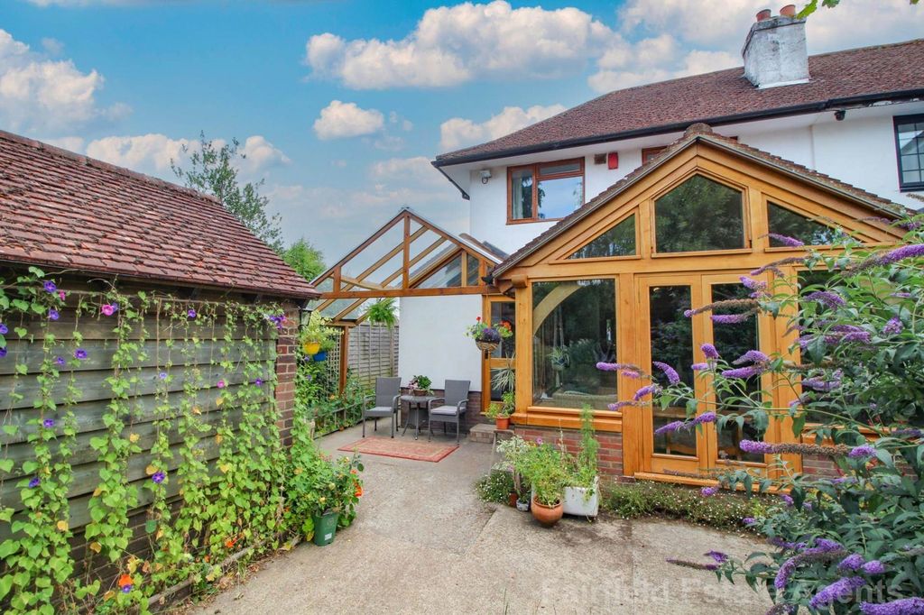 Property photo 1 of 28