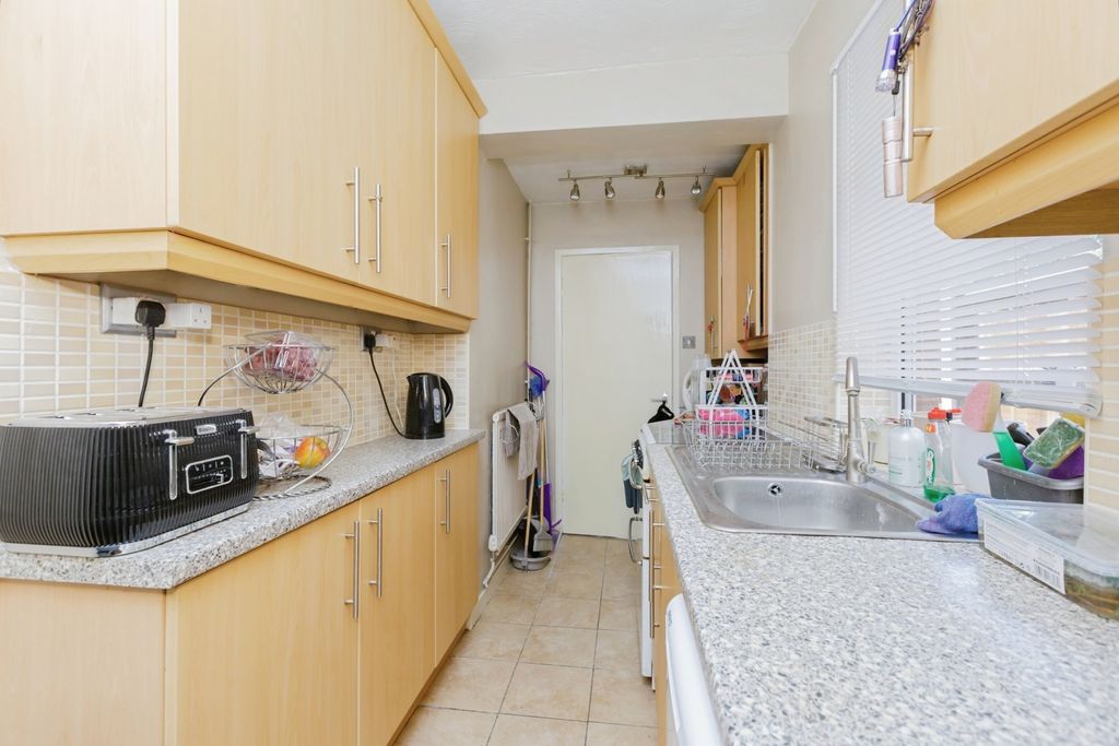 Property photo 2 of 17 Kitchen