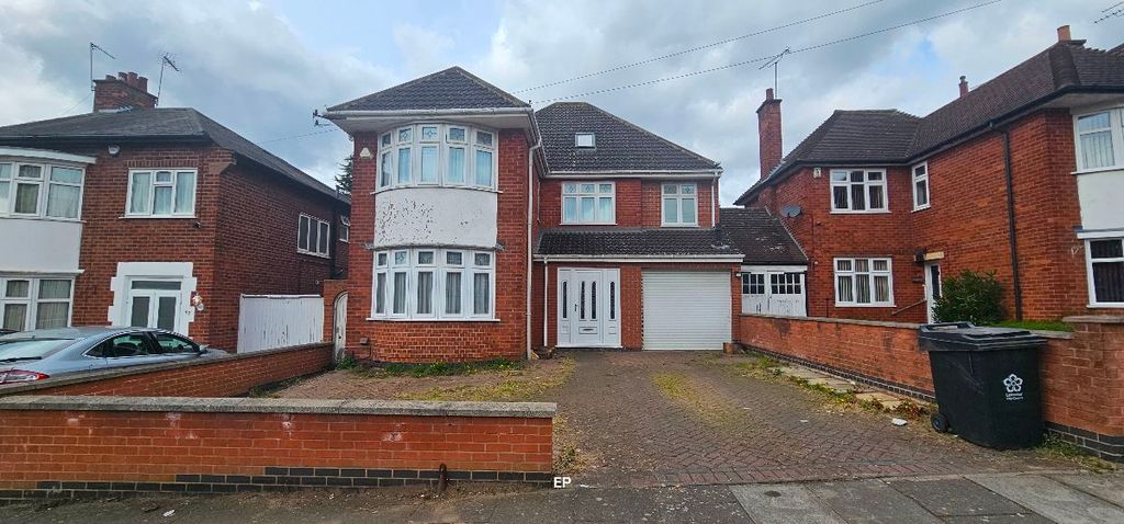 Property photo 1 of 42