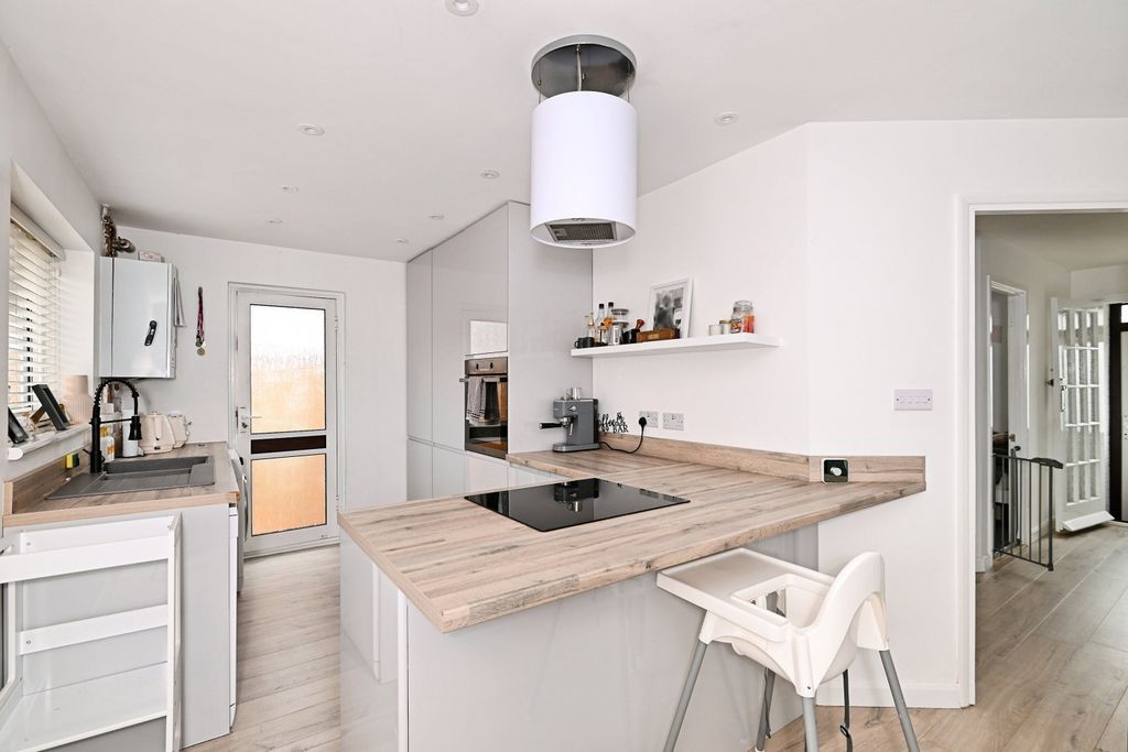 Property photo 3 of 14 Kitchen