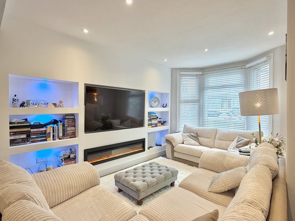 Property photo 3 of 16 Living Room