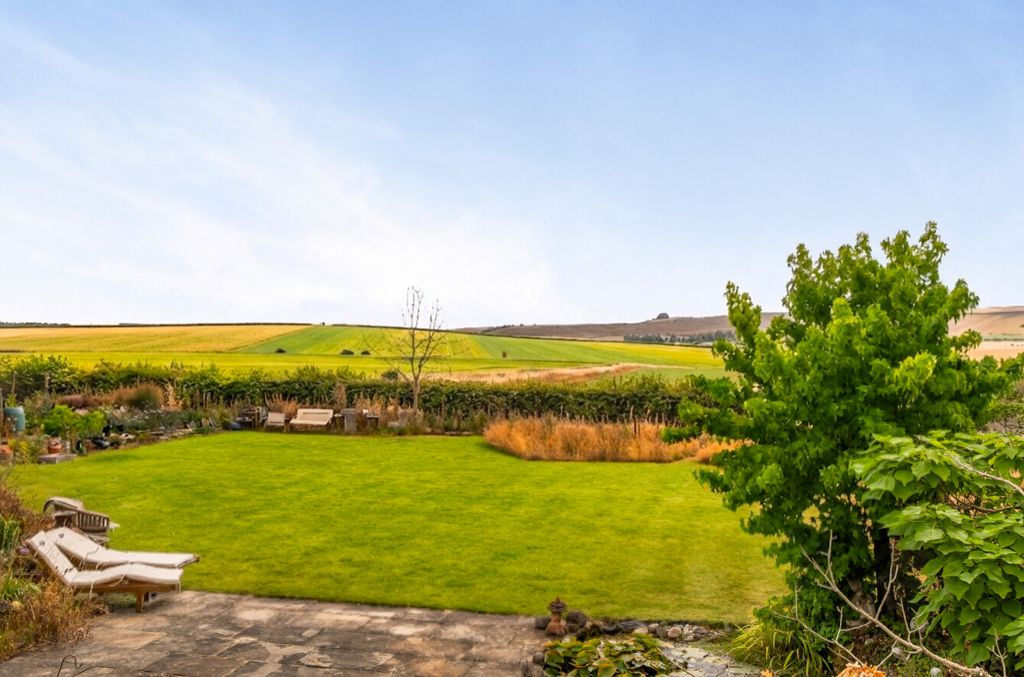 Property photo 2 of 16 149688212