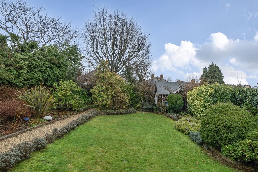 Property photo 2 of 25