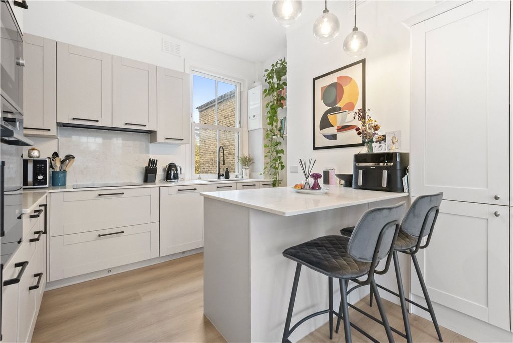 Property photo 2 of 14 Picture No. 10