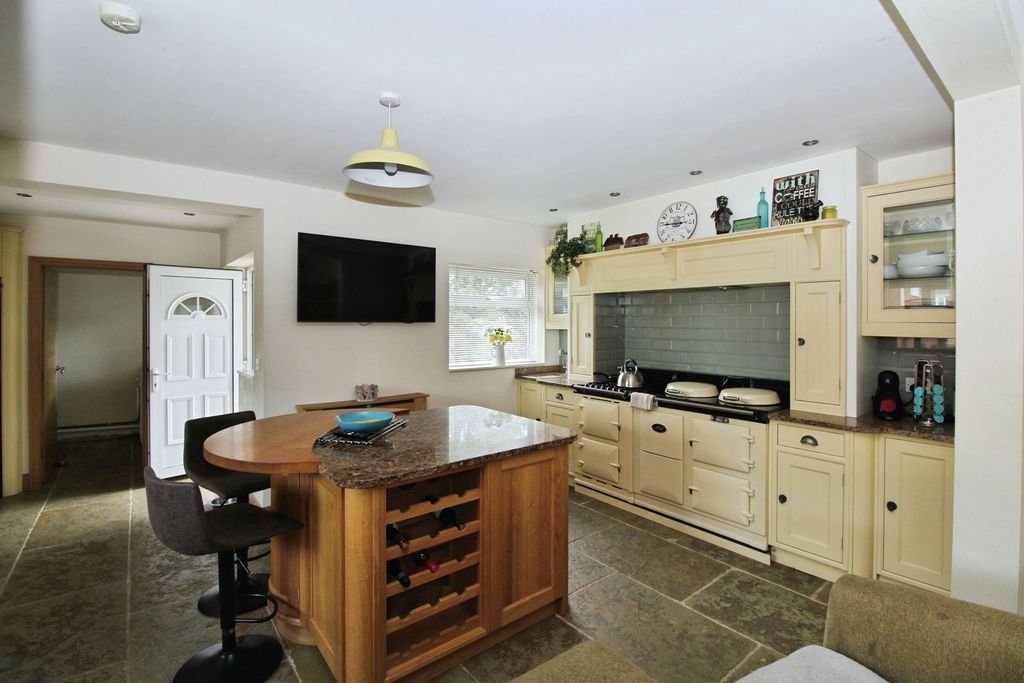 Property photo 1 of 48