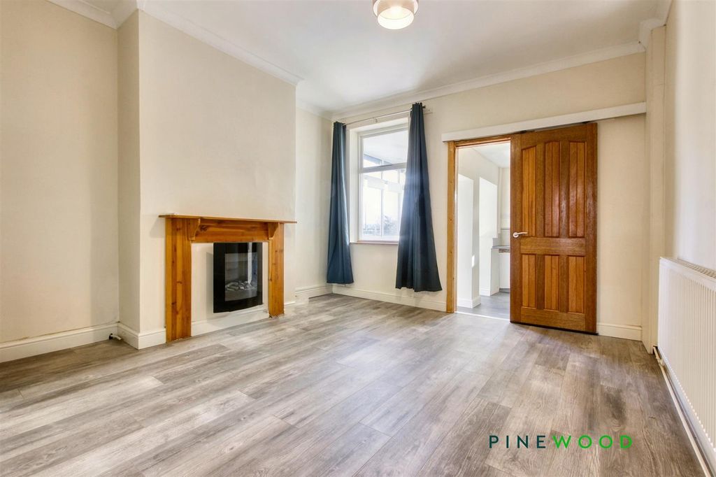 Property photo 3 of 14 Dining Room