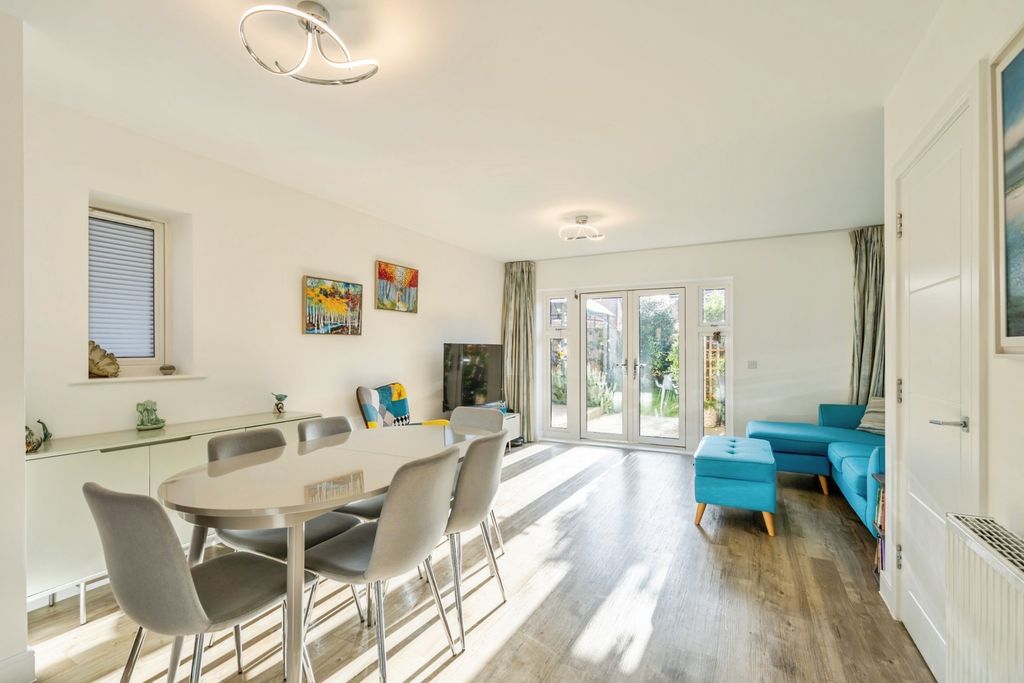 Property photo 3 of 16 Photo