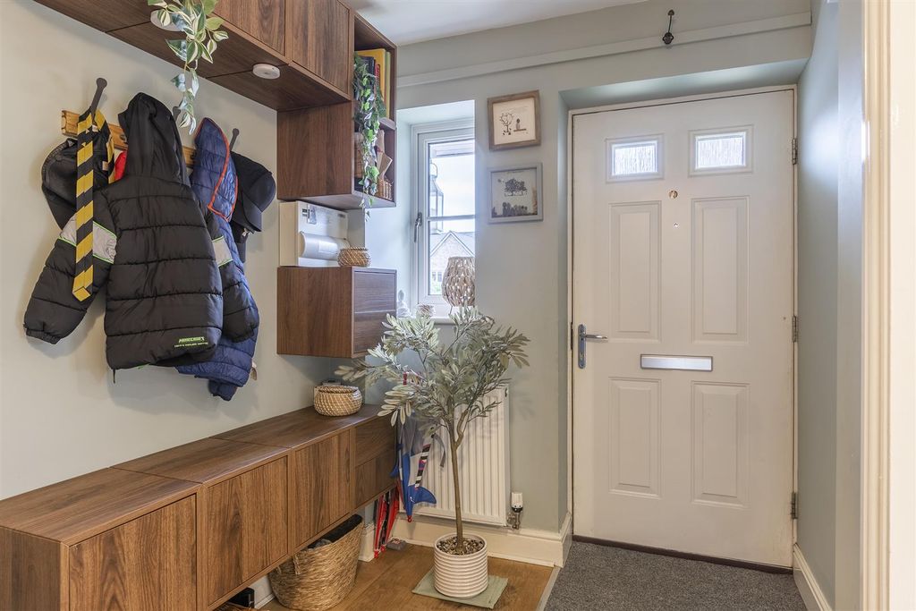 Property photo 2 of 25 Entrance Hall