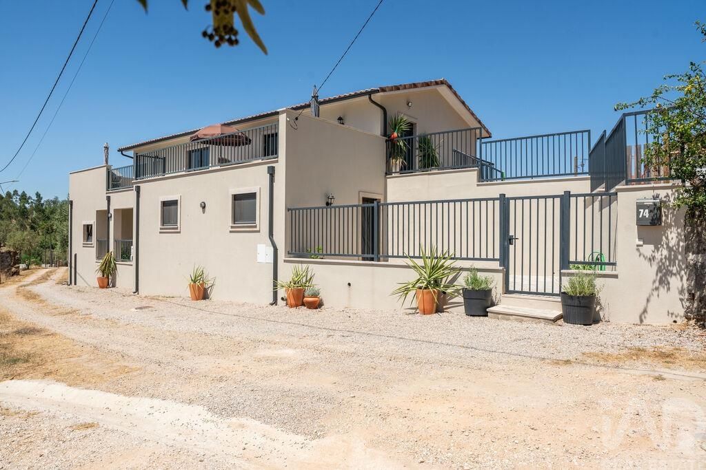Property photo 2 of 40