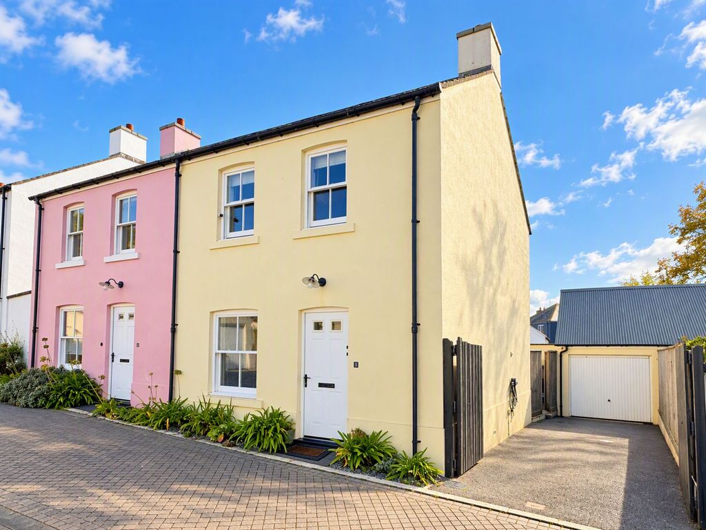 Property photo 1 of 19 Front