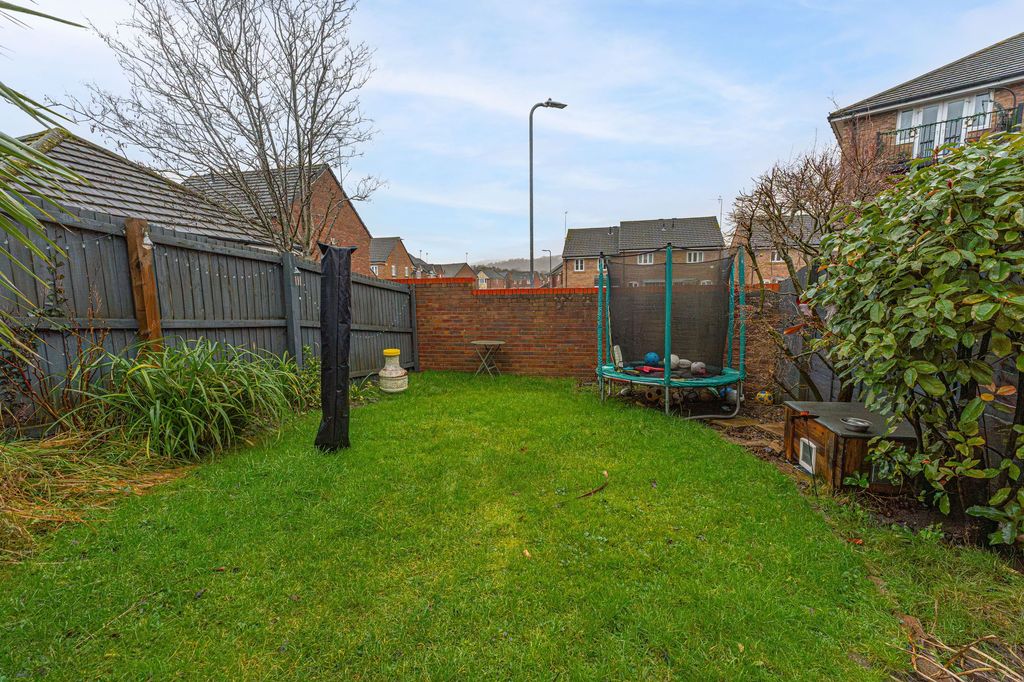 Property photo 2 of 27