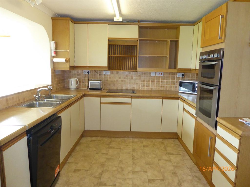 Property photo 3 of 23 P2090278.Jpg