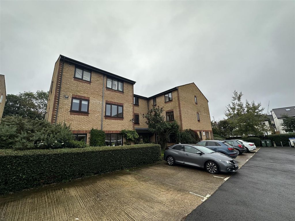 Property photo 1 of 8 Coopers Estate Agents