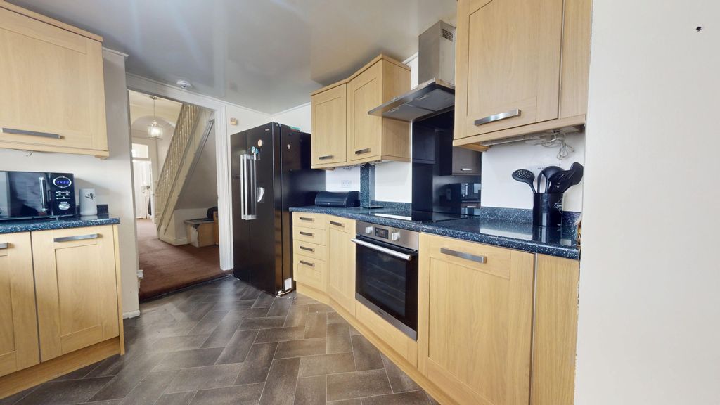 Property photo 2 of 25 4381645