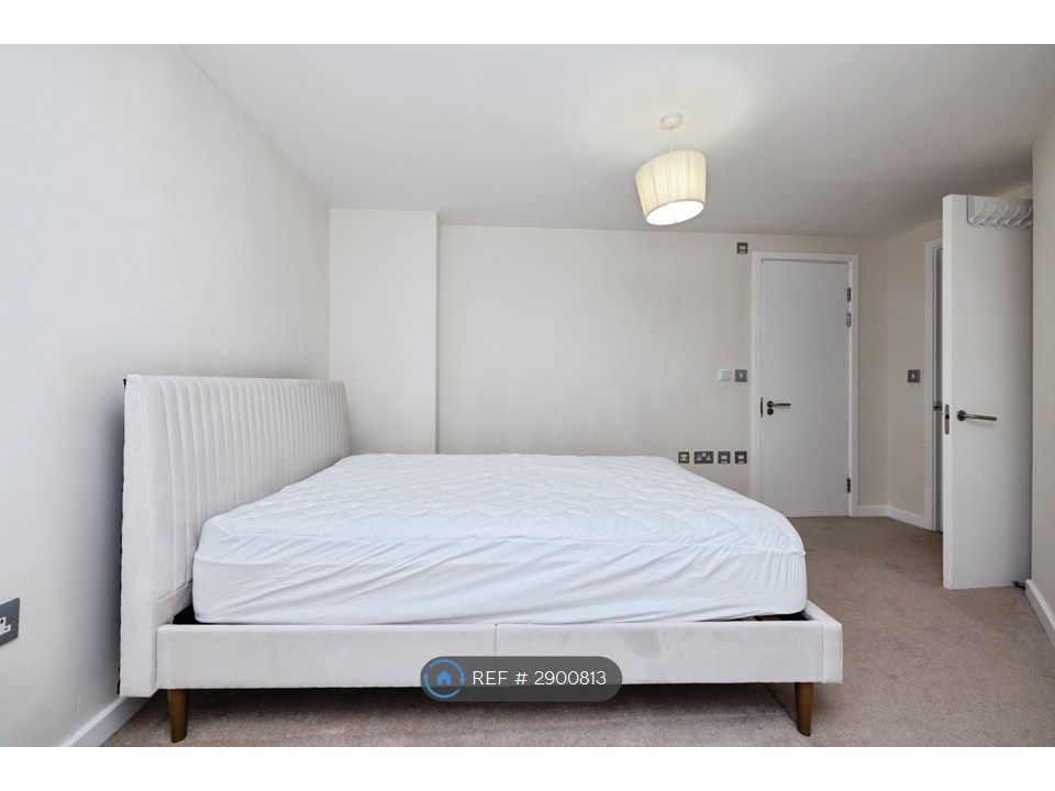 Property photo 3 of 11 Bedroom 1