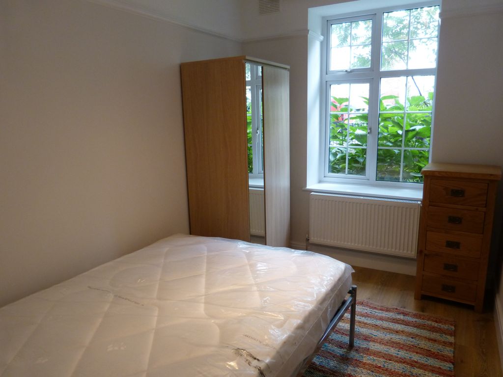 Property photo 1 of 4 Room To Rent Moreland Court, London Nw2