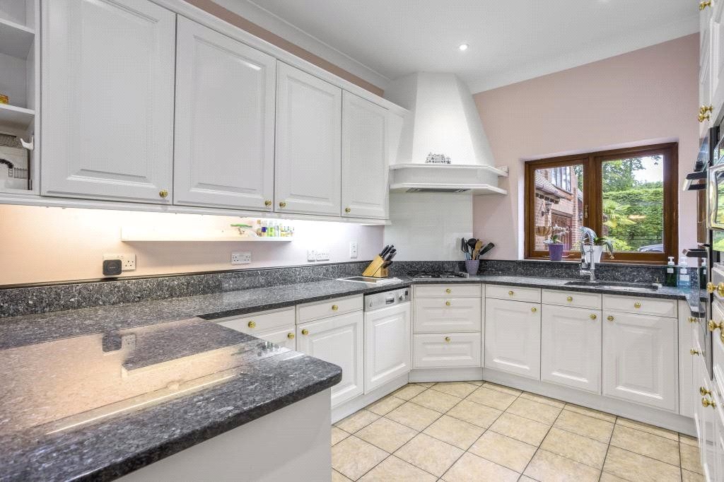 Property photo 2 of 24 Kitchen
