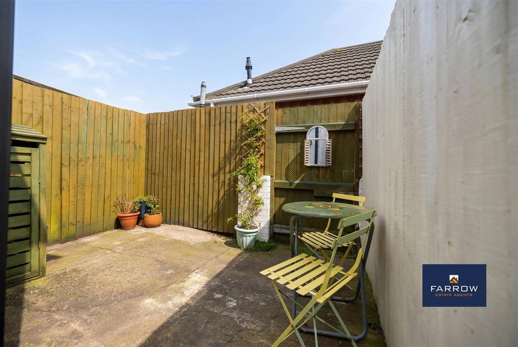 Additional image 24 of 2 bed terraced house for saleBark Street, Cleethorpes DN35