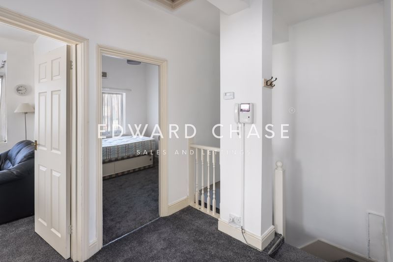 Property photo 3 of 11 Photo 8