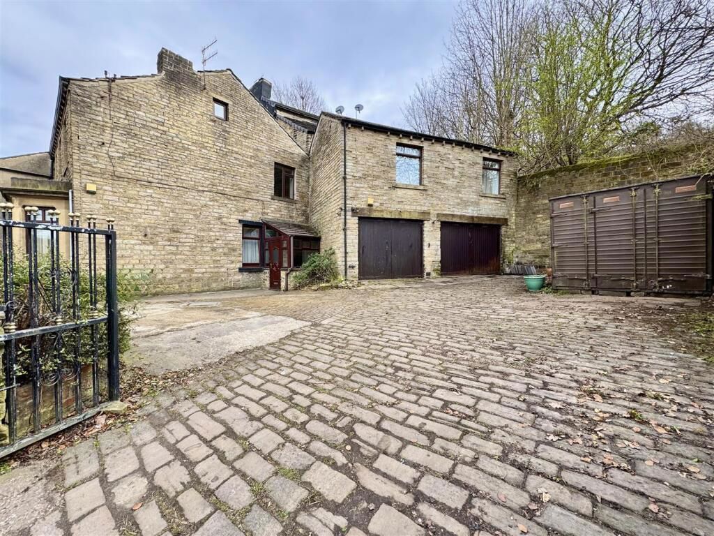 Property photo 2 of 20