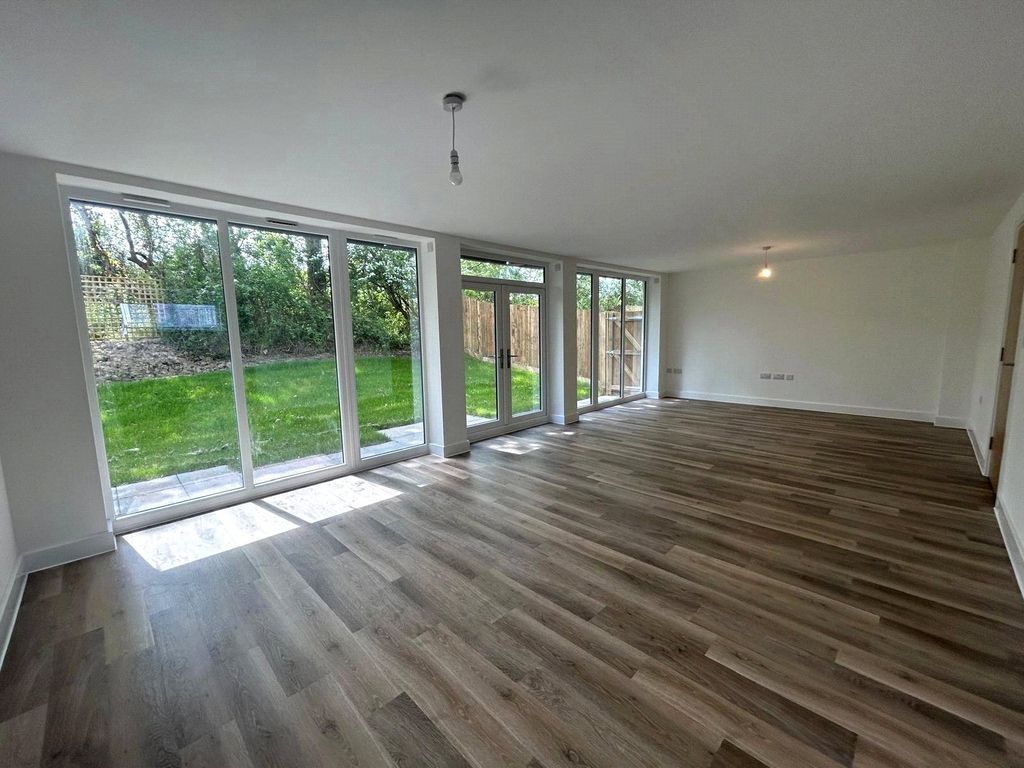 Property photo 3 of 11 Picture No. 44