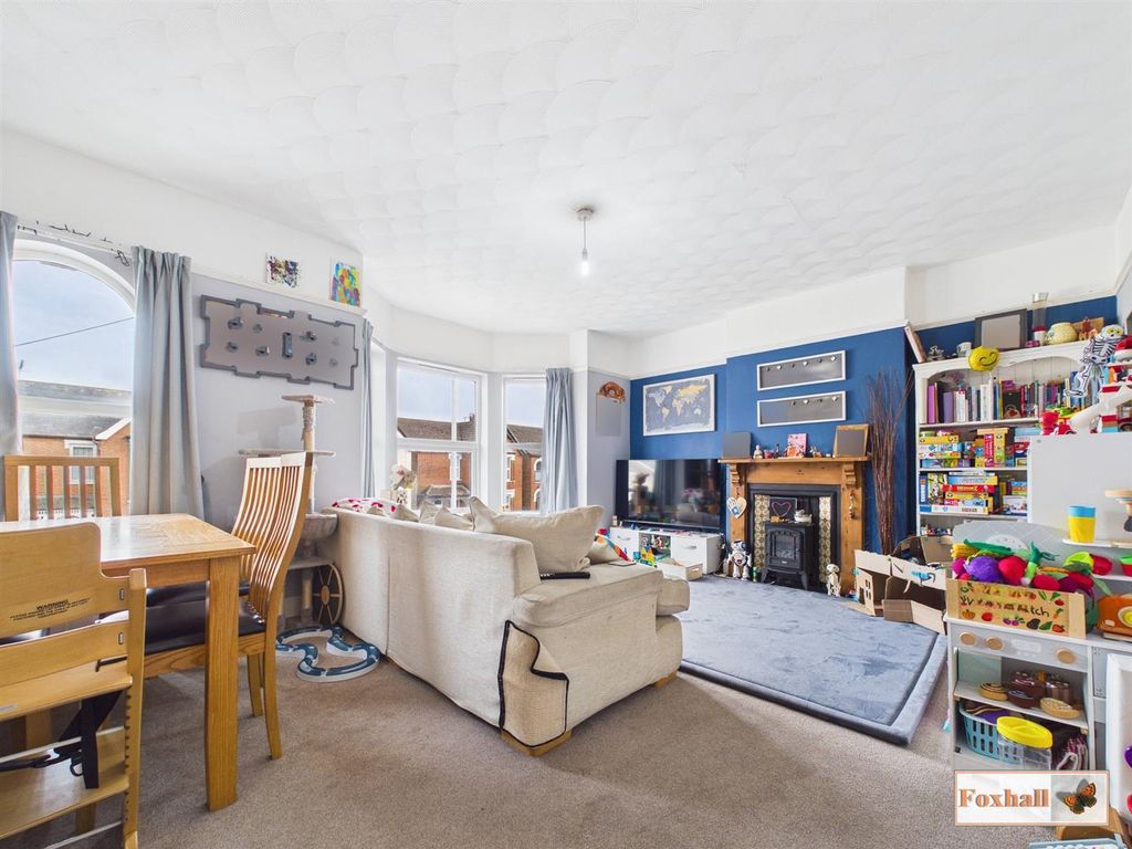 Property photo 3 of 15 Lounge