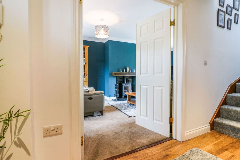 Property photo 3 of 48