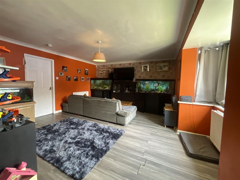 Property photo 2 of 11 Open Plan Lounge Diner