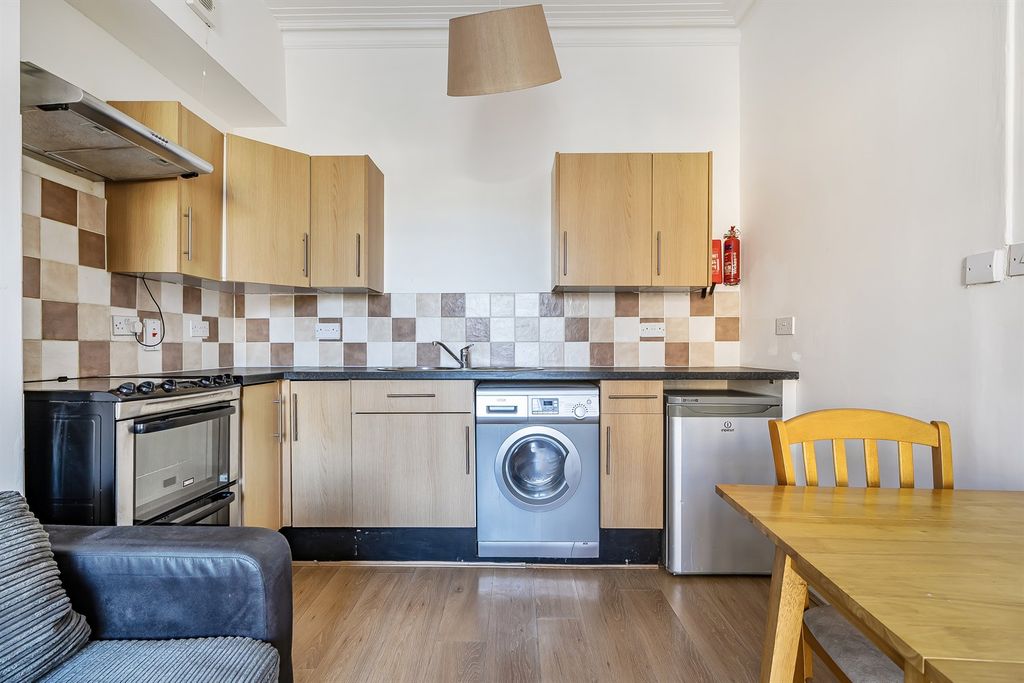 Property photo 3 of 6 Kitchen
