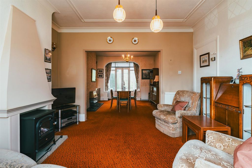 Property photo 2 of 25 Lounge