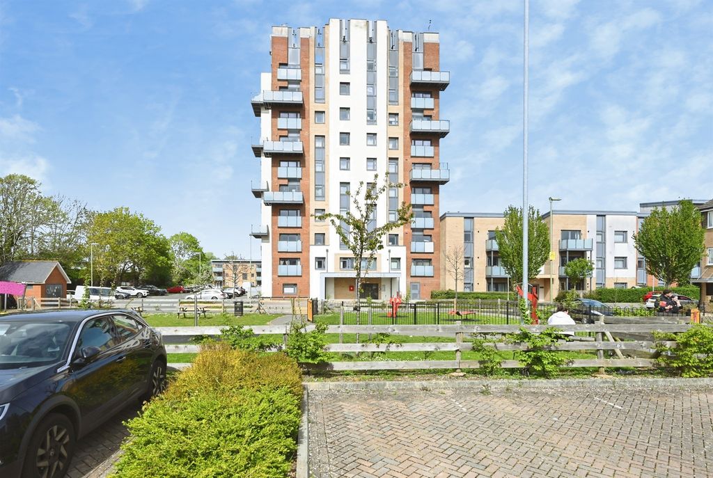 Property photo 1 of 11