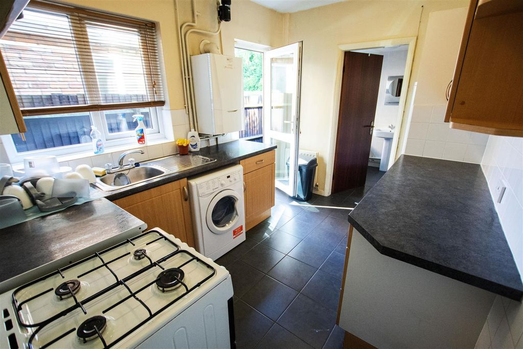 Property photo 3 of 11 Approach