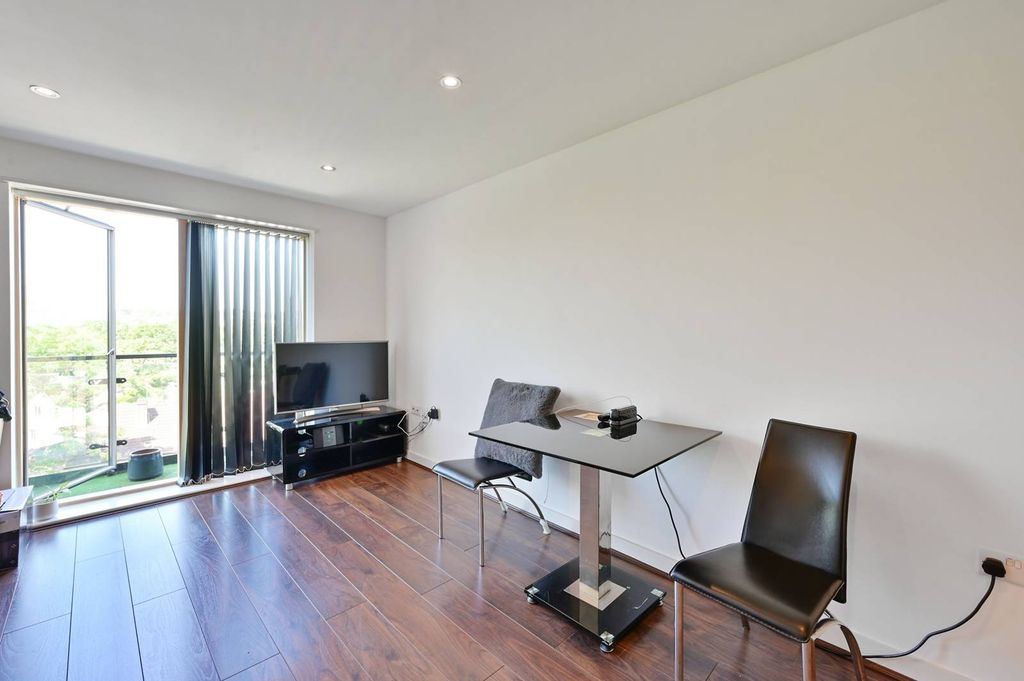 Property photo 1 of 8