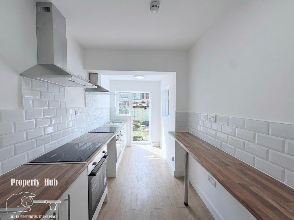 Property photo 3 of 13 106 Whitton Avenue, Greenford, Ub6 0Px (6)