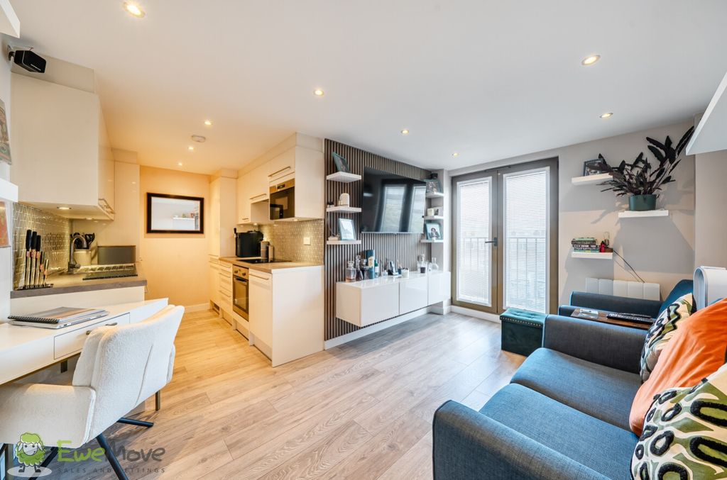 Property photo 1 of 9 7Eb6c6E9-Ebe1-4B01-Bd5B-Cf23F392d9F9