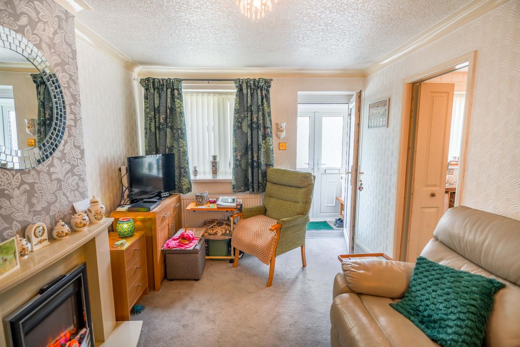 Property photo 3 of 16